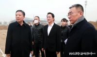杨仁华调研新轴线建设并召开座谈会