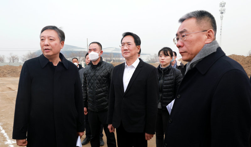 杨仁华调研新轴线建设并召开座谈会